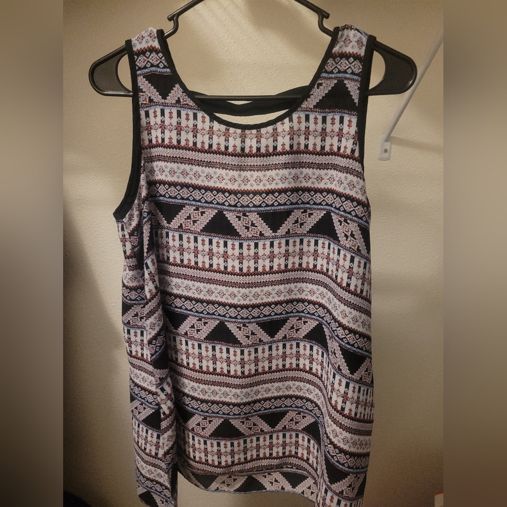 FINAL PRICE! Patterned tank top